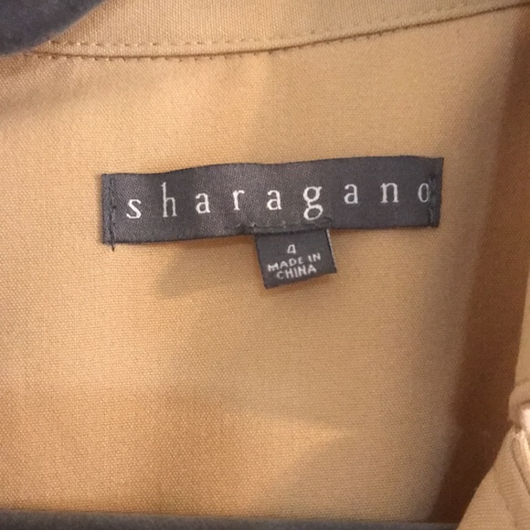 Sleeveless trench coat dress - Picture 2 of 3